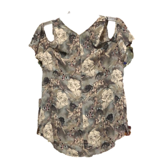 14th & Union Cold Shoulder Top - Picture 2 of 9